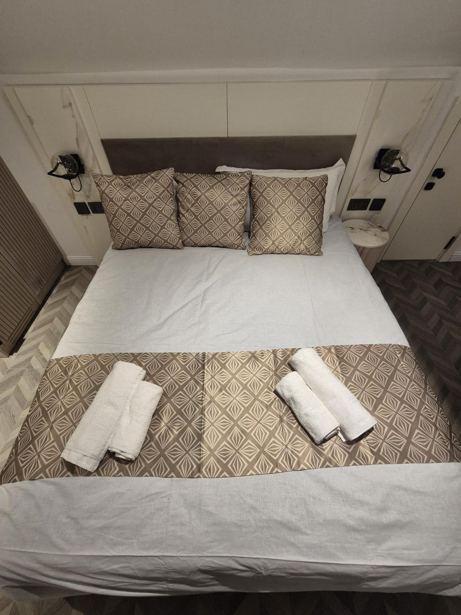 Rosemay Hotel Near London Heathrow Airport Хейс Экстерьер фото